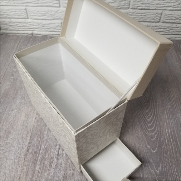 Hallmark Keepsake card keeper/organizer - Picture 2 of 8